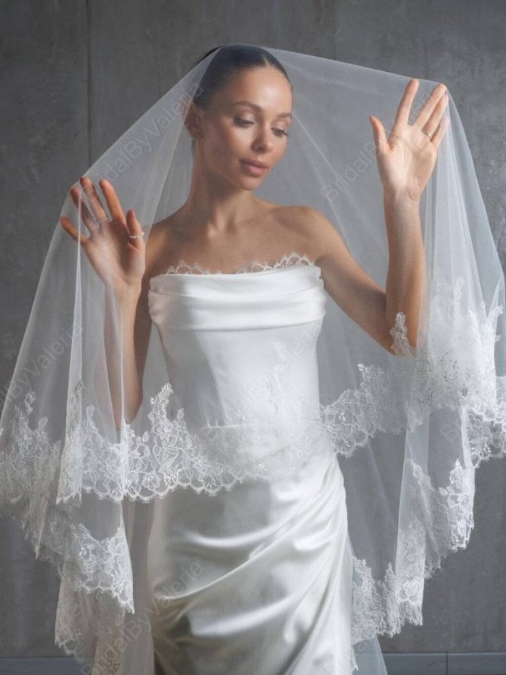 Ivory Chantilly Lace Wedding Veil, Knee Length